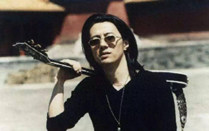 中国摇滚乐坛的美男主唱,他们身上总有一种桀骜不驯_郑钧_音乐_气质|彭坦|张淇|窦唯|木村拓哉_新浪娱乐_新浪新闻