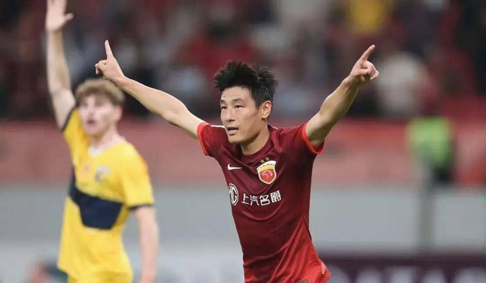 武磊是不是亚洲十强赛必输源头，数据不支持这么绝对；但他能不能在关键战多扛点，还得看后续。下一场对泰国新加坡他可能还能进，对日韩球队整体给不给支援也得等等看。这条路不是一两场爆发就能定调的。