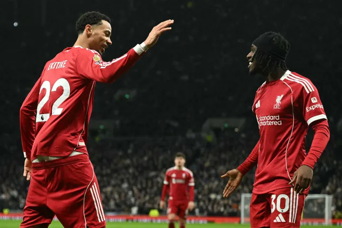 热刺主帅弗兰克在赛后直言，埃基蒂克在进攻中对罗梅罗有明显的双手推人动作，裁判和VAR却都未作出判罚，这让他难以接受。