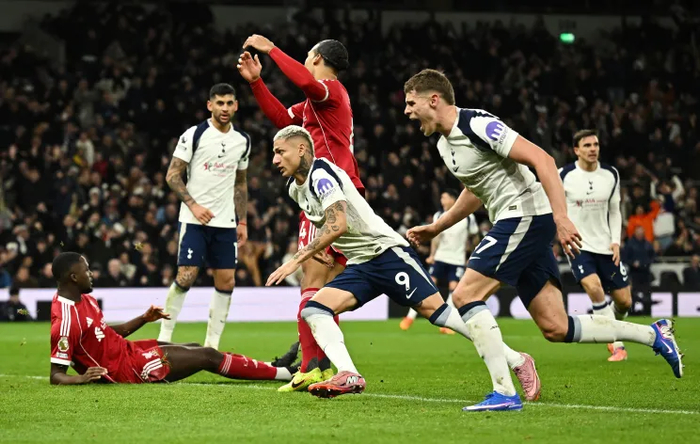 终场哨响时，利物浦以2比1带走了胜利，但这并不是一场让人感到轻松和有强大统治力的比赛。