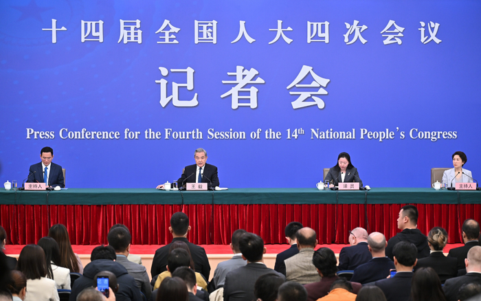 ▲中共中央政治局委员、外交部长王毅就中国外交政策和对外关系回答中外记者提问。图/新华社