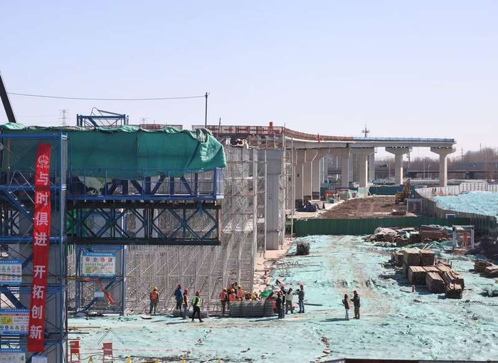 北京重点工程亮马河北路已全面复工。新京报记者 王贵彬 摄