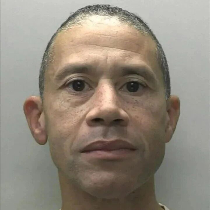 他用AI把你变成色情片主角，然后消失在网络里... 三个女孩花5年追踪终于找到了他...