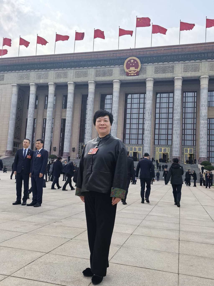 全国政协委员、上海市闵行区莘庄镇康城社区党委专职副书记张军萍  受访者 供图