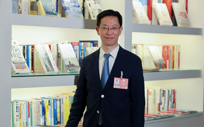 全国人大代表、辽宁大学校长余淼杰。受访者供图