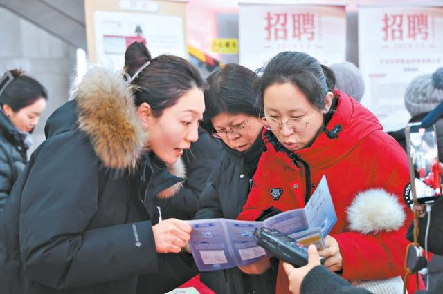 日前，2026年“春风送岗暖归途 北京就业伴你行”公共就业服务活动在北京西站举办。本报记者 白继开摄
