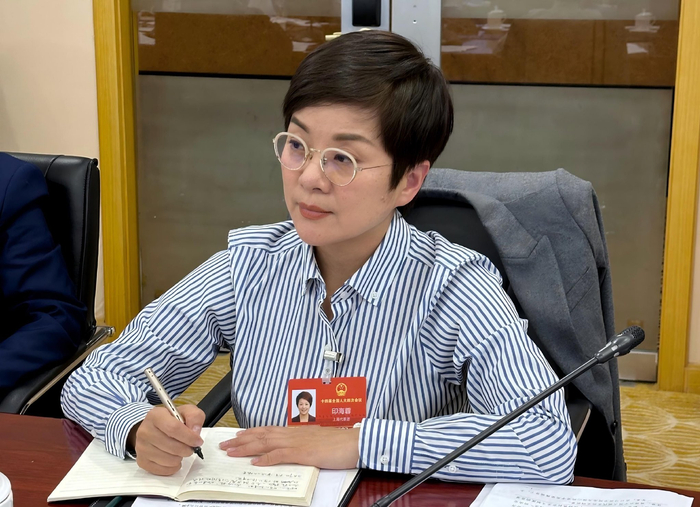 全国人大代表、上海广播电视台融媒体中心首席主持人印海蓉。新京报记者 裴剑飞 摄