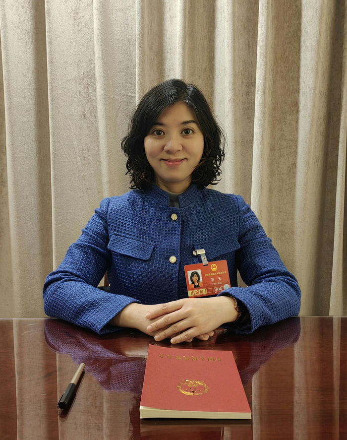 全国人大代表、广西壮族自治区桂林图书馆副研究馆员罗天。受访者供图 