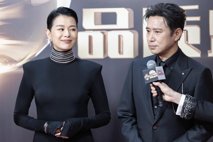 胡杏儿和高鑫携手亮相。