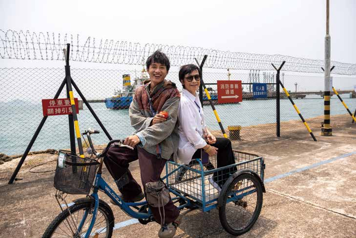 陈泽耀和张艾嘉拍摄《他年她日》的花絮照。（图/受访者提供）