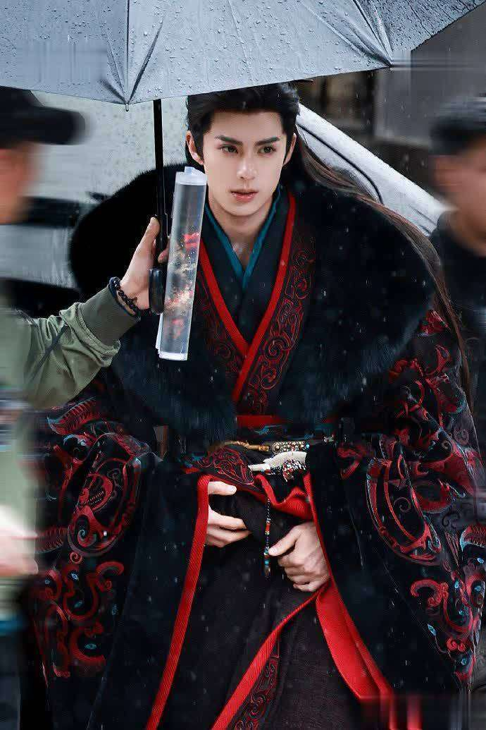 风华绝代谢景行！王鹤棣《将门独后》首套造型路透|化妆|将门毒后|盘发|定妆|透真_新浪娱乐_新浪新闻