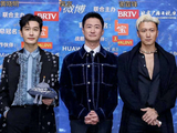 微博之夜男星红毯：谢霆锋吴京素颜，张凌赫宋威龙帅气突出
