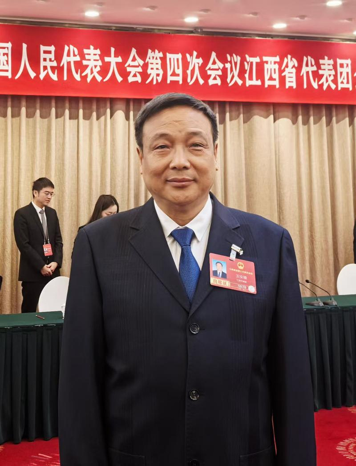 全国人大代表、景德镇学院海上丝绸之路研究院院长王安维。受访者供图