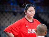18岁篮球小巨人来袭，张子宇加盟WCBA，山东女篮内线实力强起来了