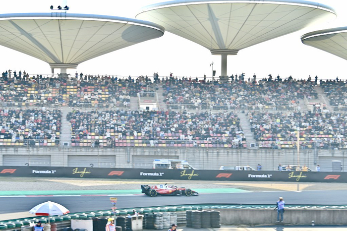 3月13日下午的F1中国大奖赛冲刺排位赛现场。澎湃新闻记者 张呈君 图