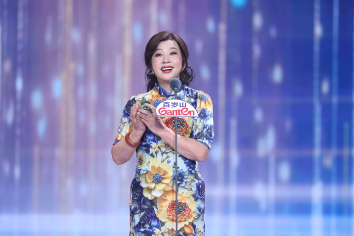 刘晓庆获“品质荣耀演员”