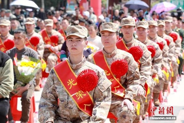 图为欢送大会现场。龚普康 摄