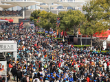 “上赛场的这杯啤酒最好喝！”F1中国站首日人流爆棚，连老车迷也被惊到了