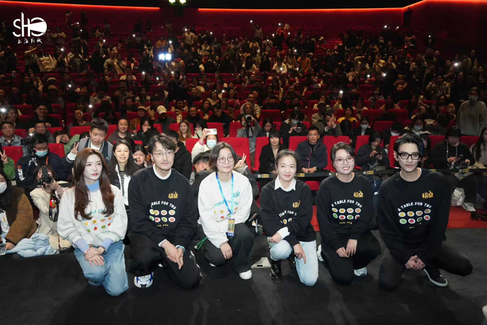 首映礼主创观众大合影