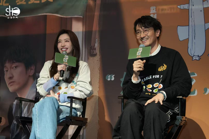 同学江疏影和王传君