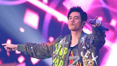 看着这些歌，大家是不是有很多都会唱的，对于铁粉来说，这些都是小keisi。十七年，虽然不长，但不知有多少歌者被拍在了沙滩上。JAY，实力永在，为杰沉沦。