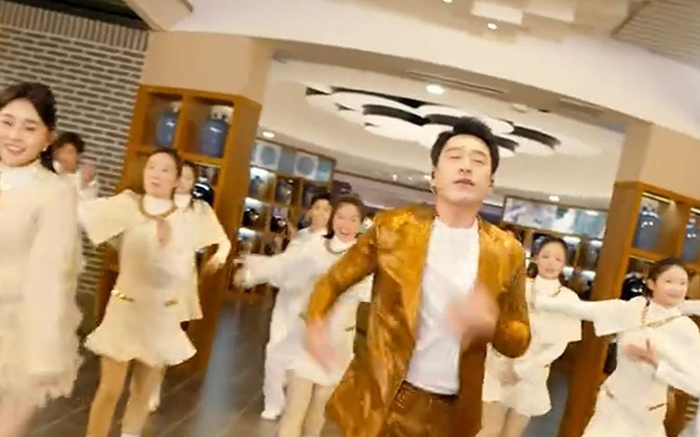 打开网易新闻 查看精彩图片