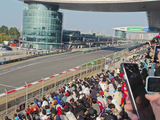 F1上海站排位赛梅奔拉塞尔夺杆位，周冠宇主场引沸腾