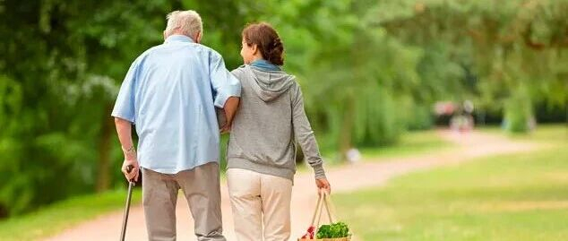 老舍：世界上最纯洁的男女关系，不是兄妹，也不是同学，而是结婚多年后男人的不甘，女人的不弃