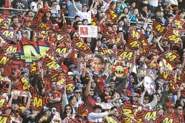             F1三天赛事以超22万人次现场观众刷新去年观赛纪录 本报记者 李铭珅 摄          