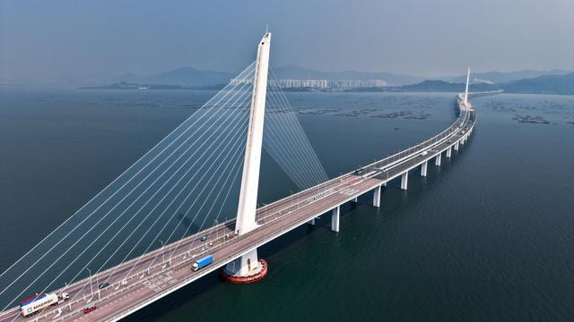 深圳湾大桥航拍。视觉中国 图