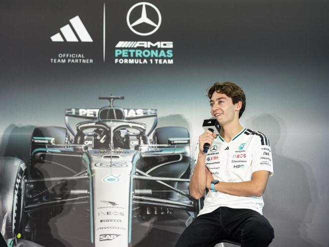 拉塞尔出席上海车迷见面会 图片来源：阿迪达斯