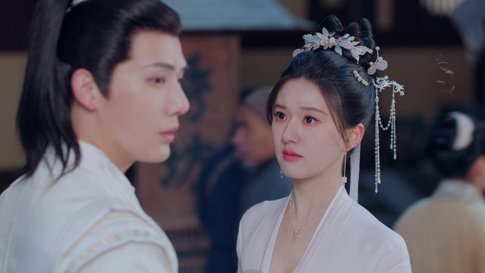 自开播以来，《神隐》便凭借精彩的剧情、出色的演员表现、精美的服化道和震撼的特效，迅速吸引观众目光，在全网引发热烈讨论。微博热搜不断，诸如 “神隐剧情反转”“赵露思凤隐造型” 等话题频繁登上热搜榜，话题阅读量持续攀升，众多网友在评论区分享对剧情的喜爱、对角色的分析，还有对服化道细节的挖掘。剧中精彩片段在短视频平台广泛传播，点赞量和转发量惊人，吸引更多人关注。无论是剧迷们对剧情走向的热烈猜测，比如猜测主角团最终能否成功收集仙元；还是对角色 CP 的大力支持，像 “古晋凤隐 CP” 超话热闹非凡，都彰显出《神隐》强大的影响力。它不仅成为仙侠剧爱好者的心头好，还成功出圈，吸引了众多不同圈层观众，成为现象级仙侠剧集，掀起一阵仙侠追剧热潮，热度居高不下，足见其独特魅力与广泛吸引力。