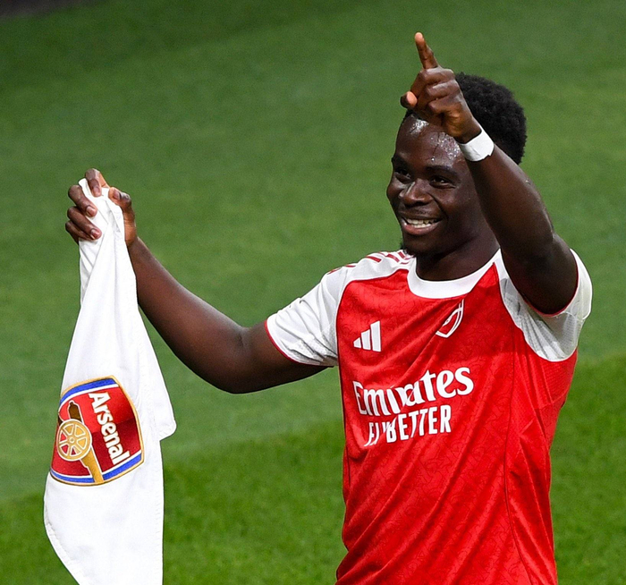 最让阿森纳球迷担心的是，萨卡刚刚和阿森纳签了一份长约，新合同到2031年到期，周薪达到了30万英镑，是英超薪资最高的球员之一。如果萨卡在未来一段时间无法找到状态，或者数据表现进一步下滑，相信更多的阿森纳球迷都会质疑这次续约的正确性。从斯特林到拉什福德再到如今的萨卡，一个个英超的大英帝星在拿到高薪合同后都会出现状态下滑的情况，背后到底是什么逻辑，也是一个有趣的话题。