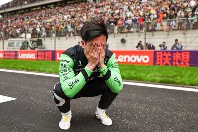 2024年F1中国大奖赛，周冠宇主场完赛后激动落泪