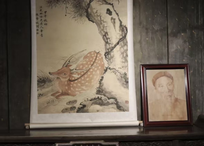 现在三味书屋的布置和寿镜吾照片