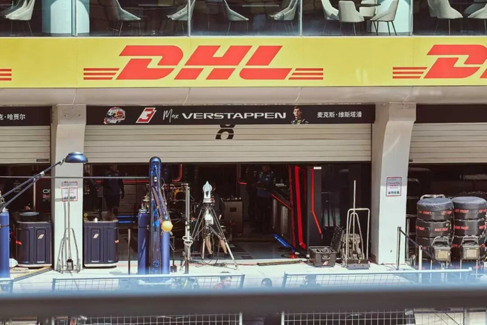 被商业、科技、娱乐等无限包裹的F1赛场。（图/范坤 摄）