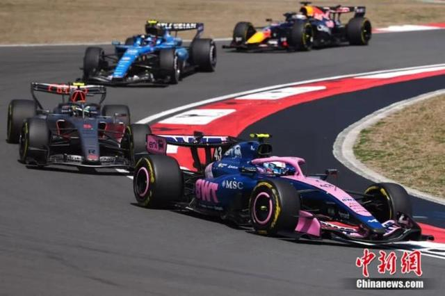 上赛道。中新社记者 张亨伟 摄