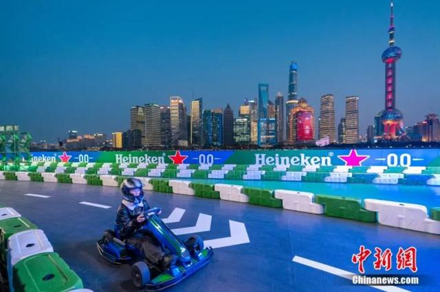 民众进行体验。上海虹口供图。