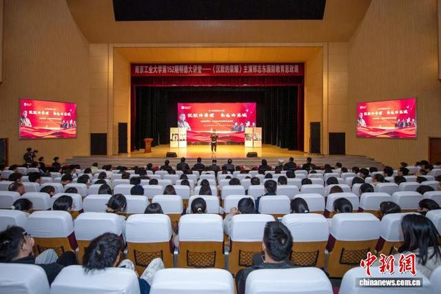 思政课现场。何悦 摄