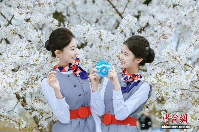 学校号召同学们走出课堂、走出校园，去接触大自然。四川西南航空职业学院供图