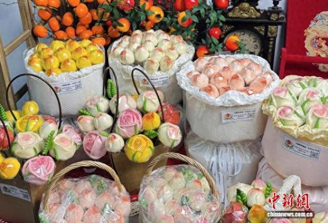 图为捧花造型的花饽饽。周天聪 摄