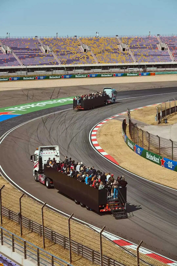 “蓄势待发”的上海F1赛场。（图/范坤 摄）