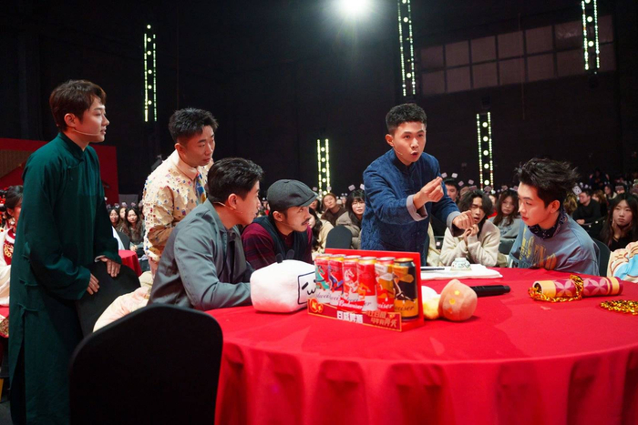 从经典重现到代际碰撞，从创意整活到技艺新生，2026年B站大年初一联欢会扎根于B站独特的内容生态，在笑声与掌声中，陪伴观众度过又一个团圆年。