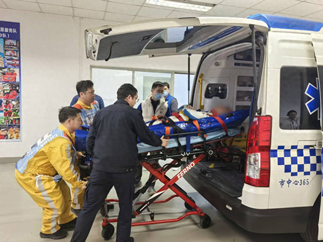 F1赛事期间转运伤员。上海市卫生健康委 供图