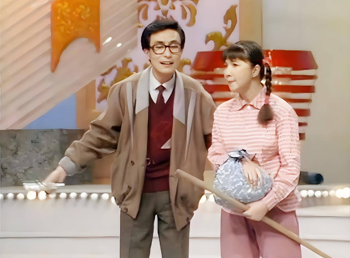 蔡明、巩汉林在1991年央视春晚上表演小品《陌生人》