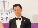 胡歌亮相白玉兰红毯 微博VC计划