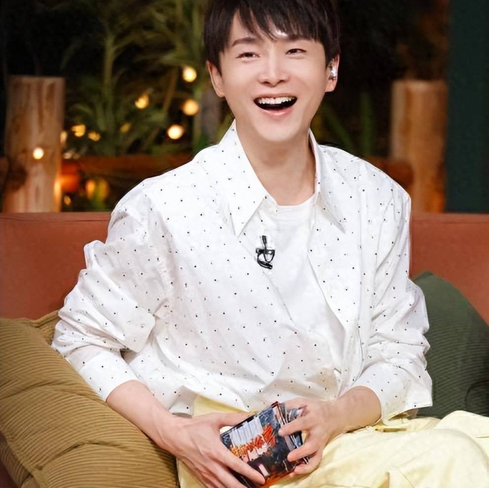 总的来说，《封神训练营》是一档具有极强针对性的综艺节目，它完全聚焦于这些年轻演员的日常生活和瞬间，将他们真实的一面呈现出来。这个真人秀节目通过对剧组素材的剪辑，展现出了出色的制作水准，演员们之间的自然互动让节目充满看点和笑点。如果你还没有看过的话，强烈推荐大家去欣看！