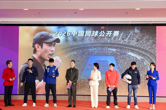 商竣程（左二）等运动员推介中网等赛事。北京市体育局供图