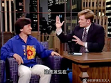 1996年成龙美国接受采访时，遭主持人讽刺，回击的做法实在解气！