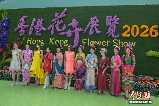 图为“无线电视艺员及香港小姐造像摄影”活动。中新网记者 陈永诺 摄 